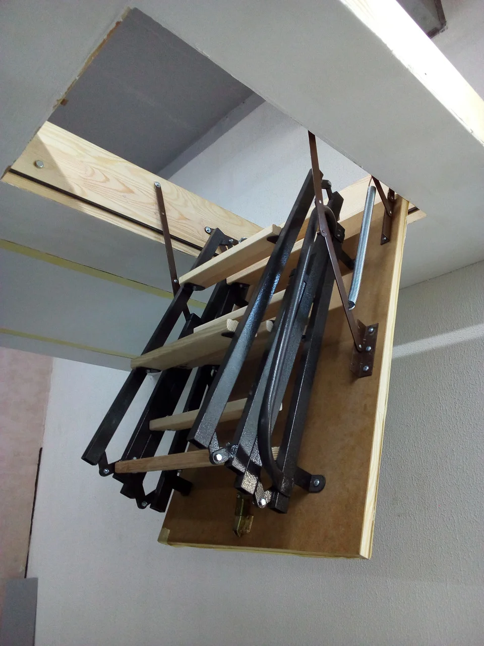 Лестница чердачная металлическая ASTARK 85x60x260 детальное фото