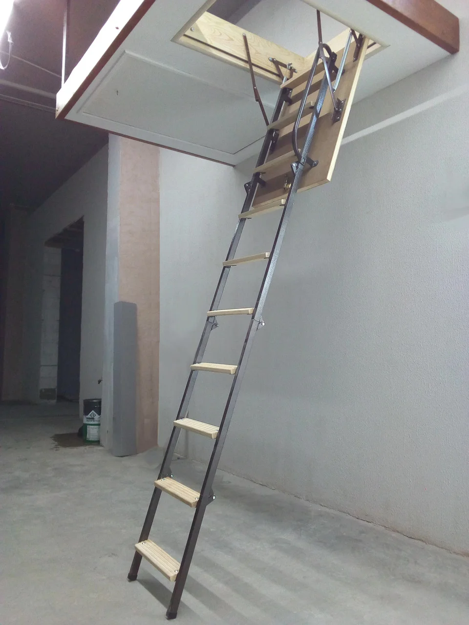 Лестница чердачная металлическая ASTARK 85x60x260 детальное фото